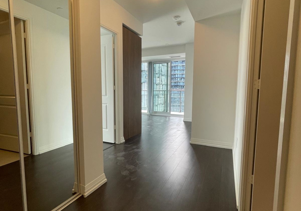28-widmer-street-toronto-ontario-c12422008