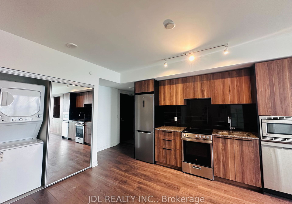 501-yonge-street-toronto-ontario-c12422071