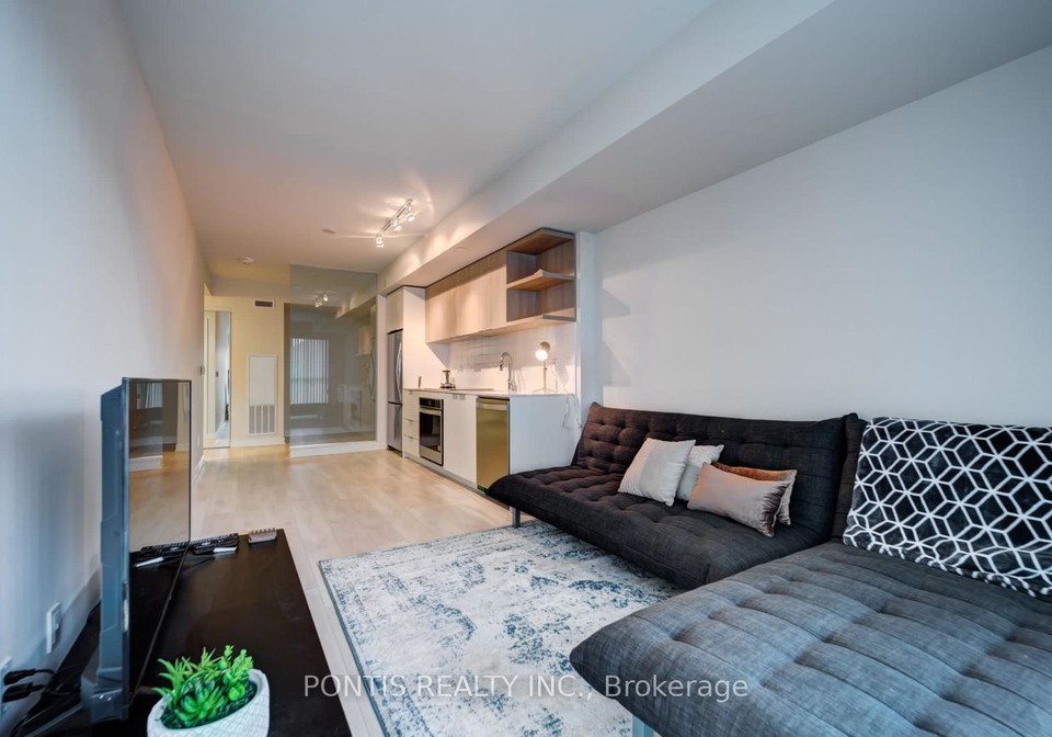 6-sonic-way-east-york-ontario-c12423163