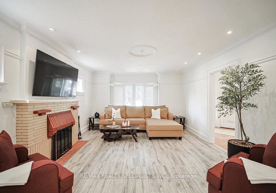 123-colin-avenue-toronto-ontario-c12423423