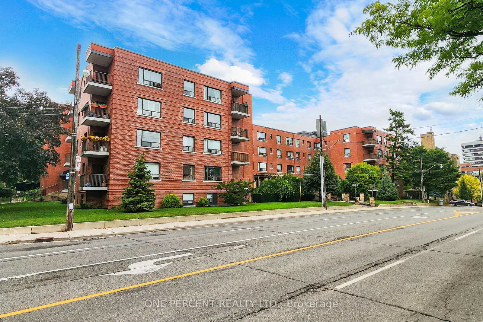 2550-bathurst-street-toronto-ontario-c12423488
