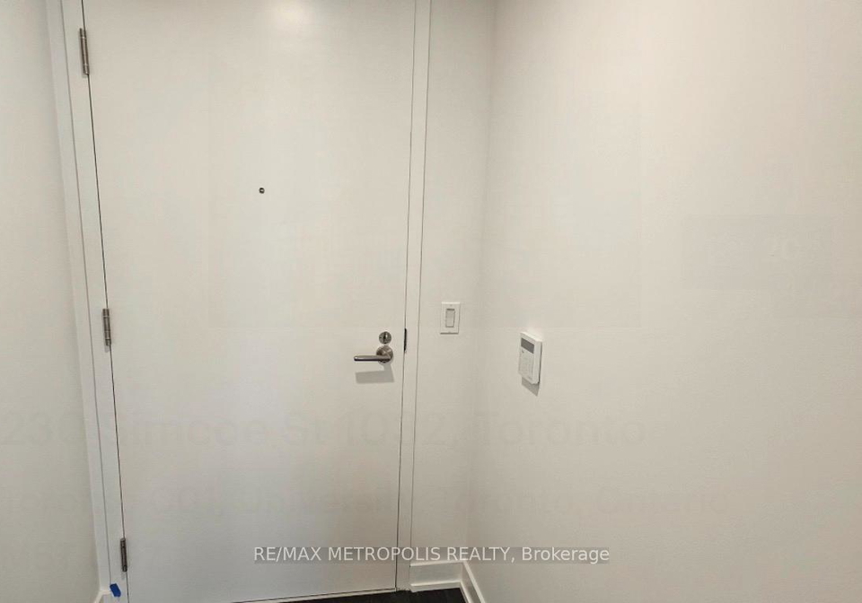 230-simcoe-street-toronto-ontario-c12423520