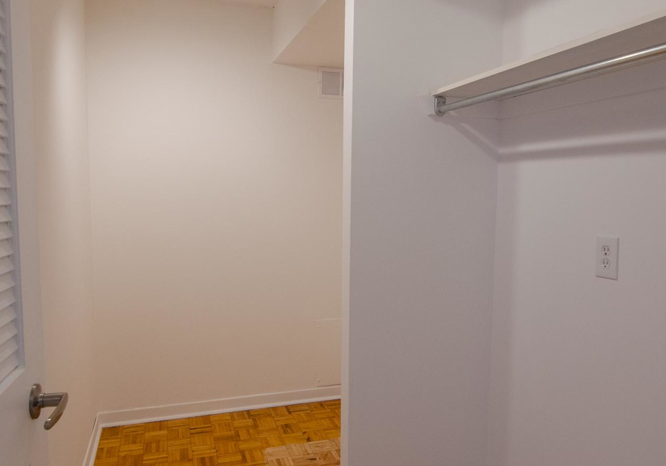 914-yonge-street-toronto-ontario-c12423586