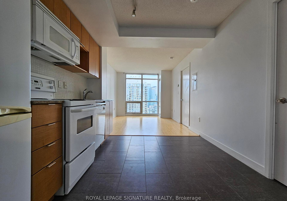 15-fort-york-boulevard-toronto-ontario-c12424492