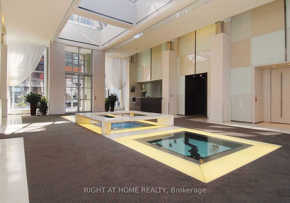 270-wellington-street-w-toronto-ontario-c12424815