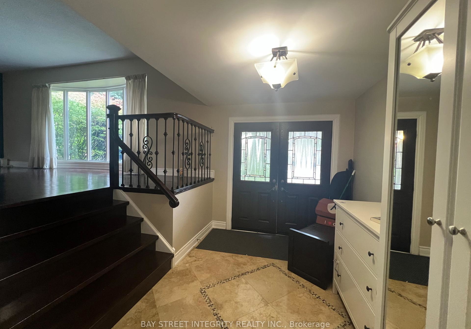 81-crossbow-crescent-north-york-ontario-c12425305