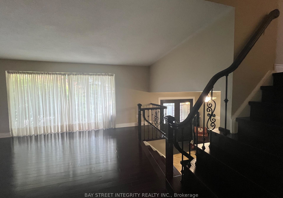 81-crossbow-crescent-north-york-ontario-c12425305
