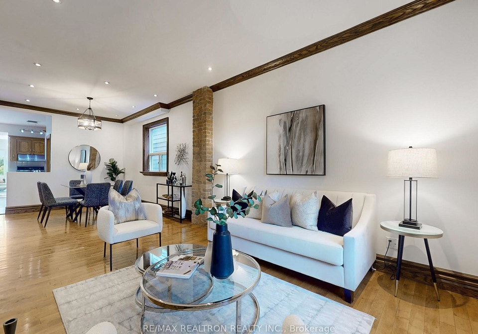10-lindsey-avenue-toronto-ontario-c12425343