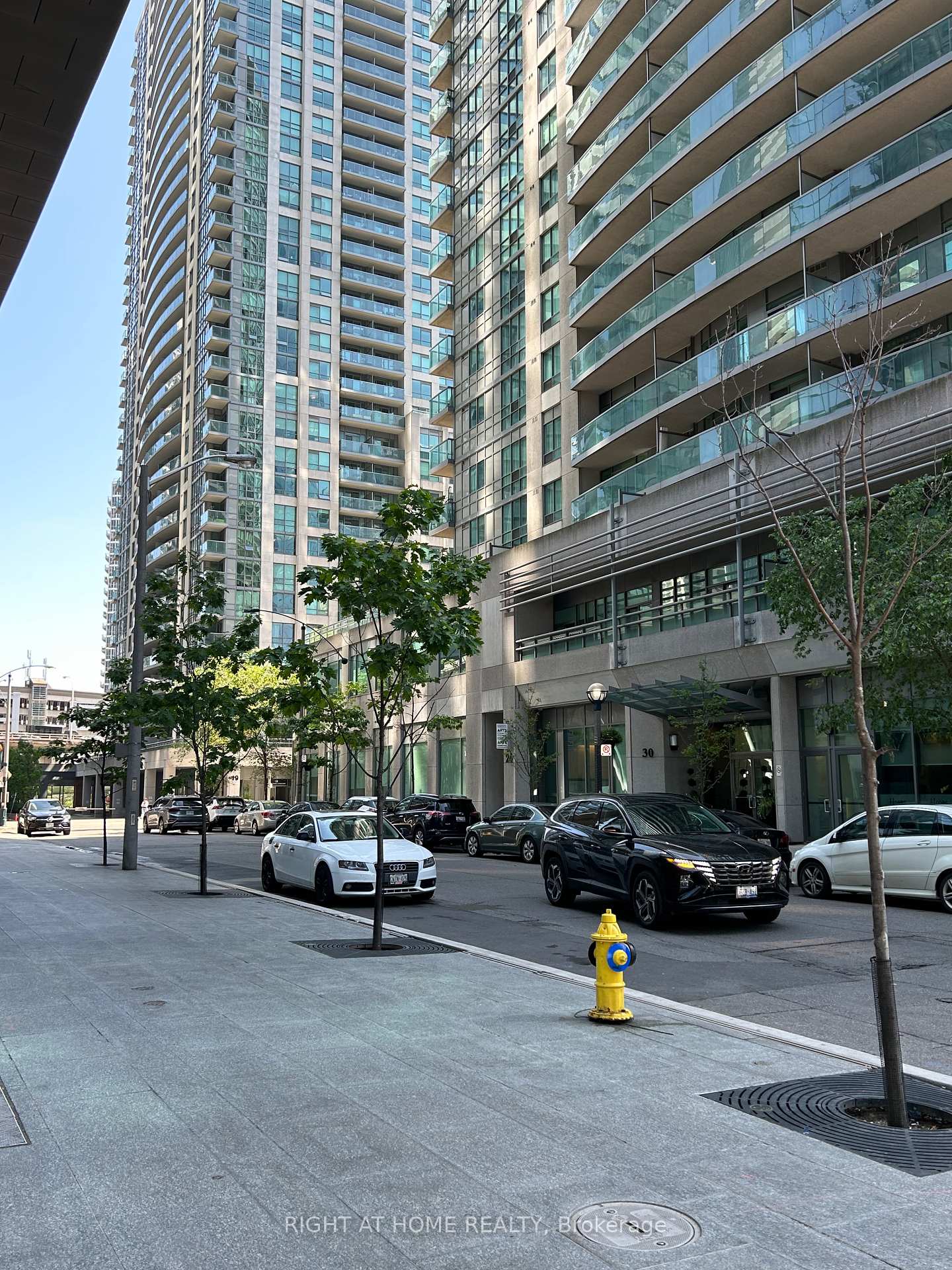 30-grand-trunk-crescent-toronto-ontario-c12425845