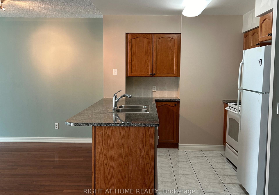 30-grand-trunk-crescent-toronto-ontario-c12425845