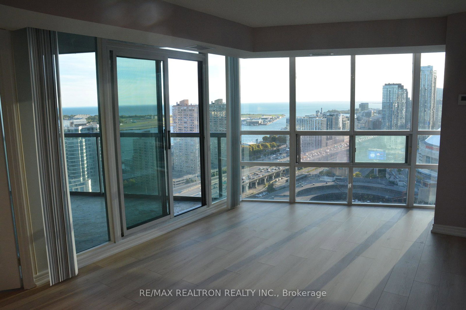 30-grand-trunk-crescent-toronto-ontario-c12426163