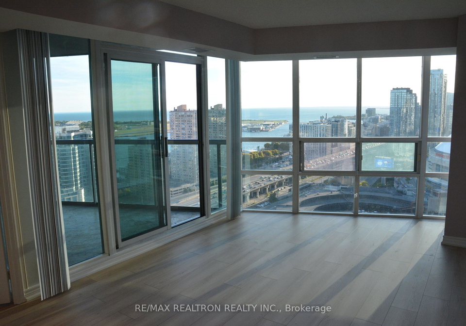 30-grand-trunk-crescent-toronto-ontario-c12426163
