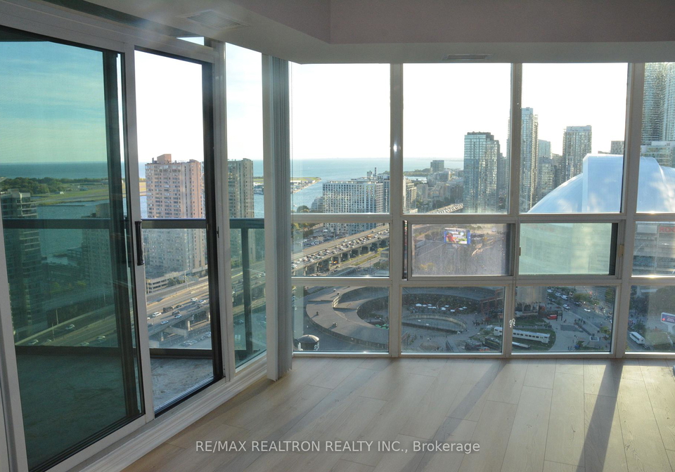 30-grand-trunk-crescent-toronto-ontario-c12426163