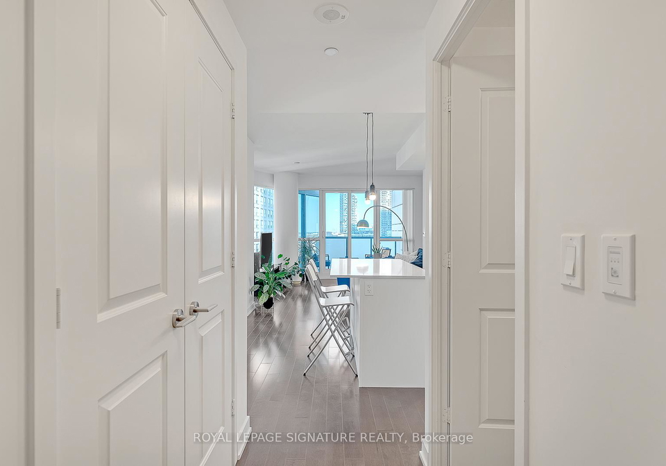 1-the-esplanade-toronto-ontario-c12426349