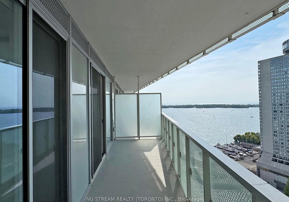 15-queens-quay-e-toronto-ontario-c12426393