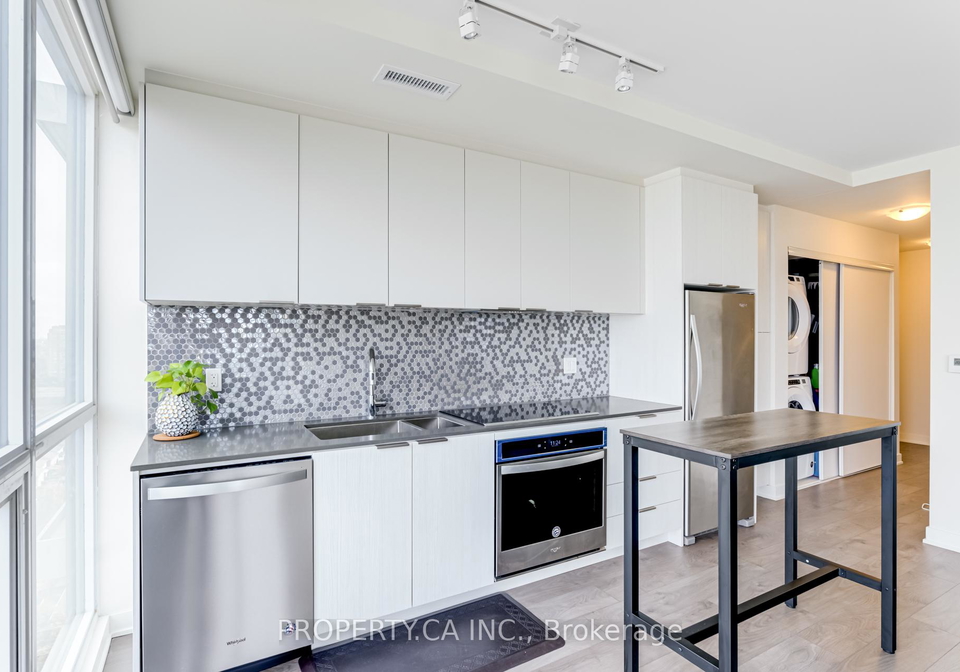 2-sonic-way-east-york-ontario-c12426839