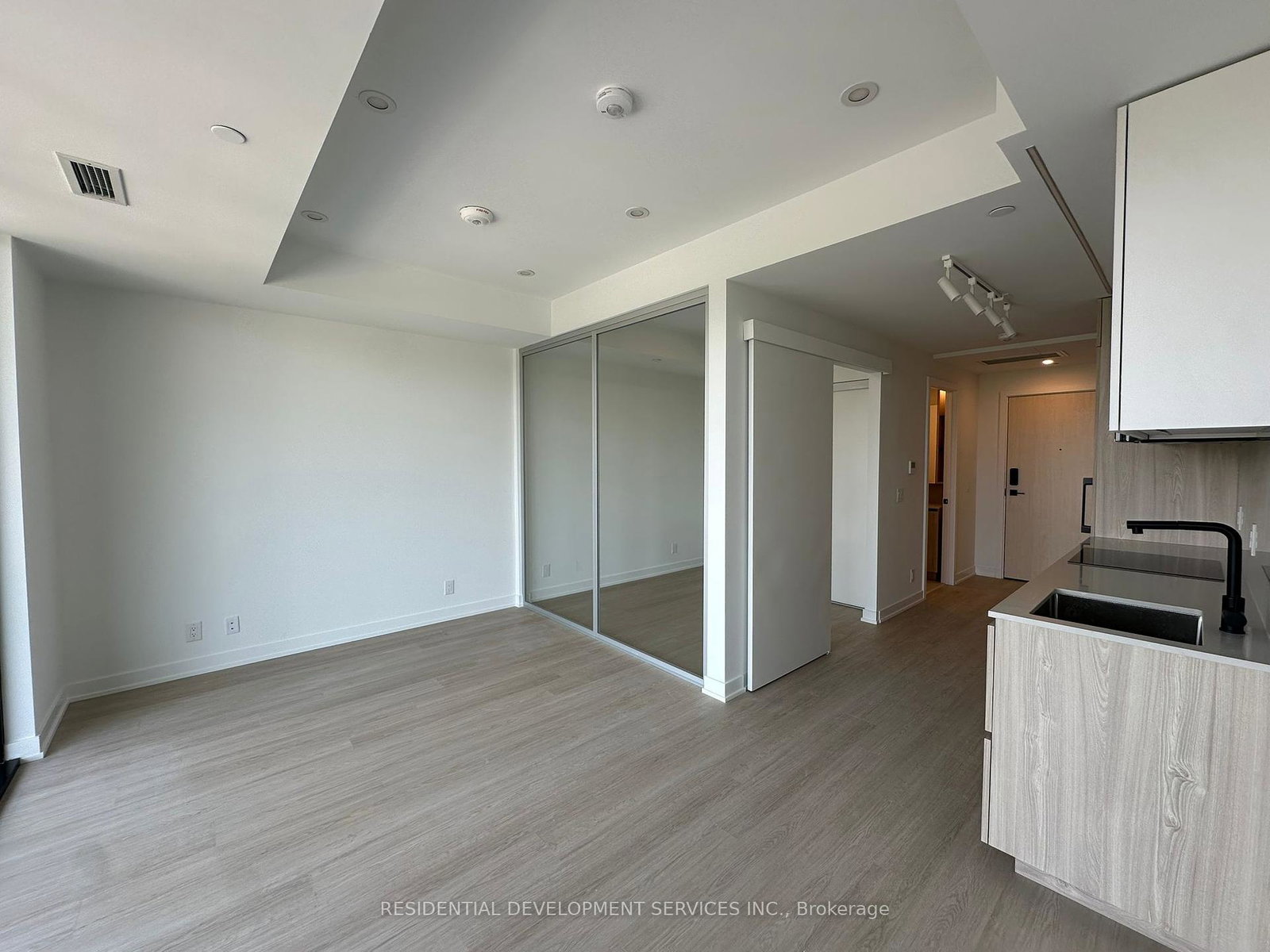 699-sheppard-avenue-e-north-york-ontario-c12426862