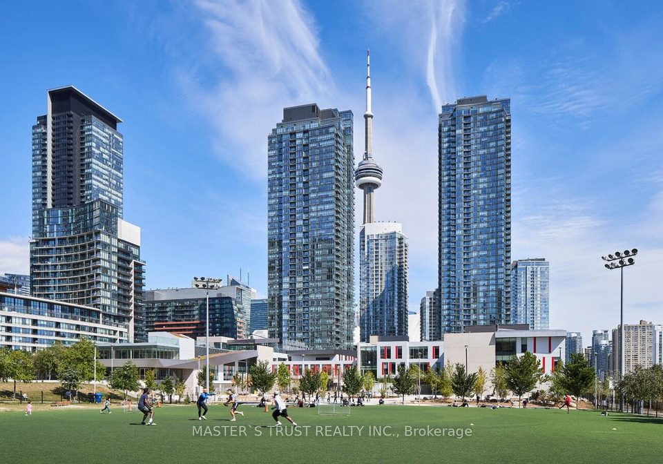 21-iceboat-terrace-toronto-ontario-c12426915