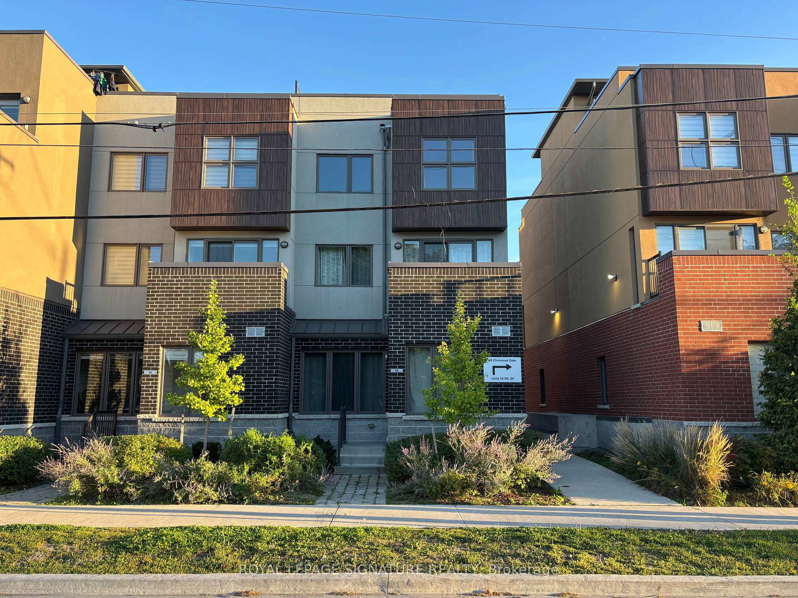 1b-clintwood-gate-north-york-ontario-c12427041