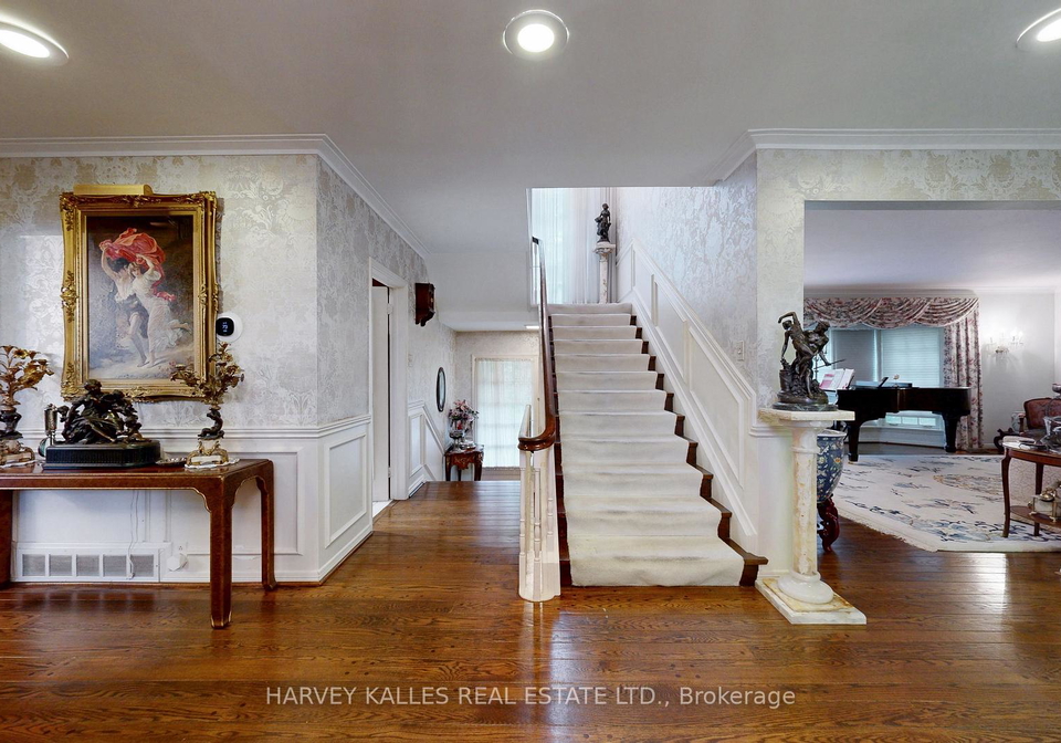 17-saintfield-avenue-north-york-ontario-c12427369