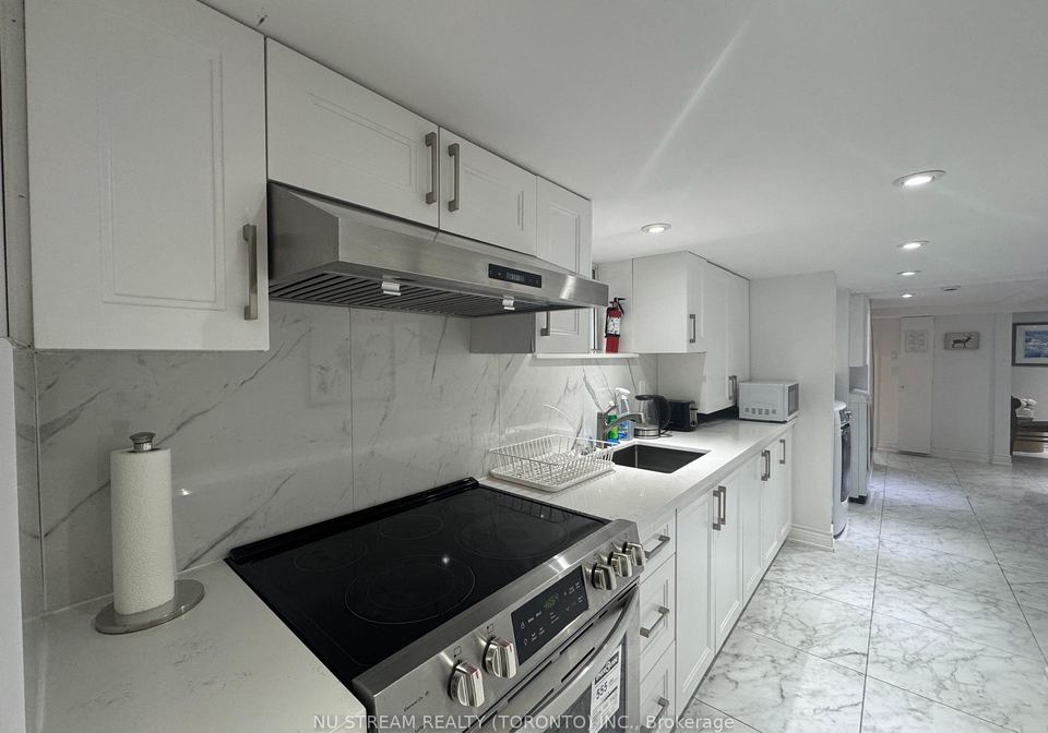 bsmt-119-lascelles-boulevard-toronto-ontario-c12427711