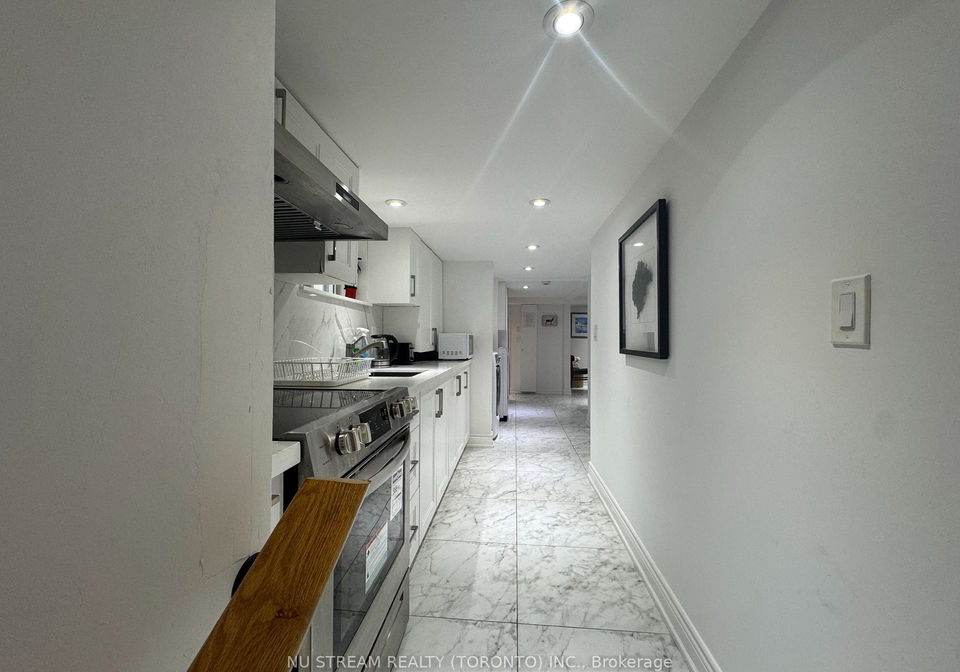 bsmt-119-lascelles-boulevard-toronto-ontario-c12427711