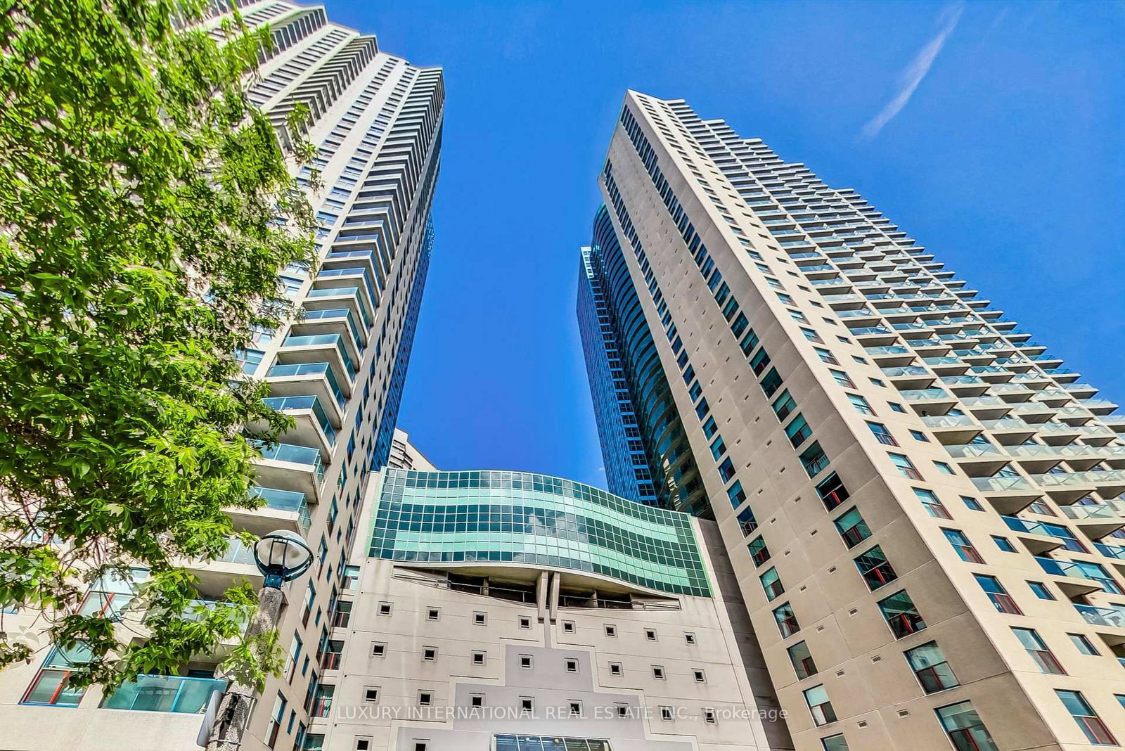99-harbour-square-toronto-ontario-c12427938