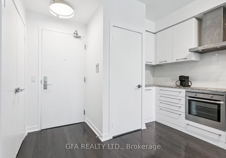 770-bay-street-toronto-ontario-c12428301