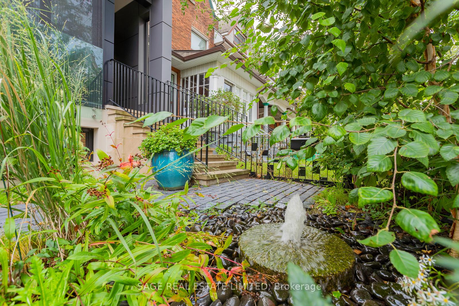 685-euclid-avenue-toronto-ontario-c12429065