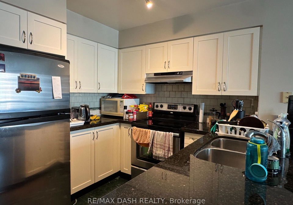 750-bay-street-toronto-ontario-c12429317