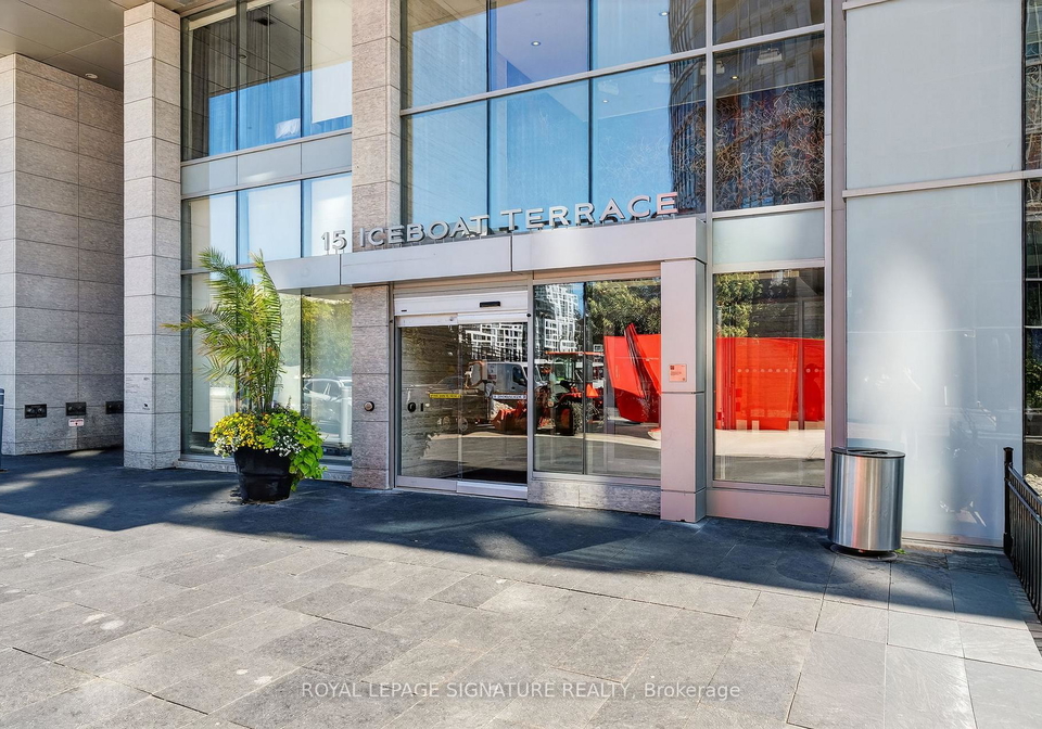 15-iceboat-terrace-toronto-ontario-c12429633