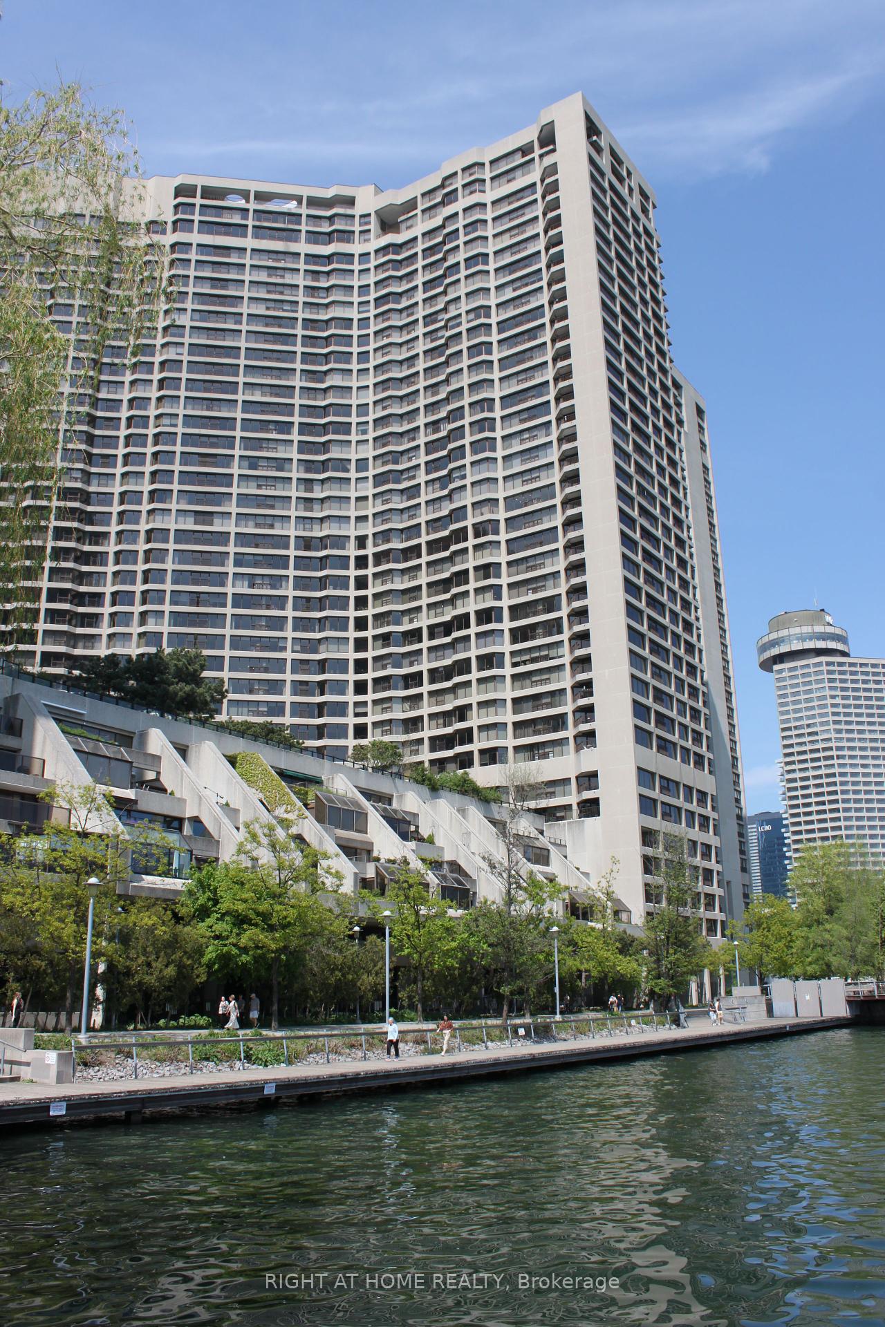 65-harbour-square-toronto-ontario-c12429785