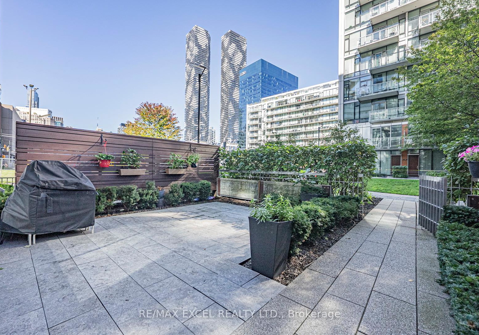 29-queens-quay-e-toronto-ontario-c12430466