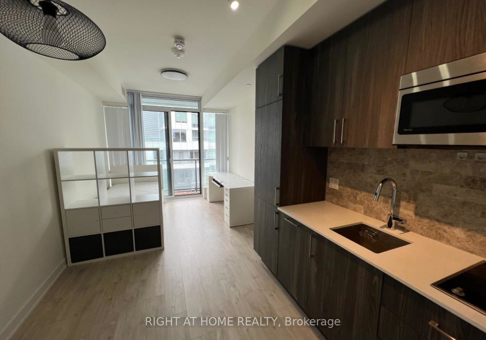 27-bathurst-street-toronto-ontario-c12430487