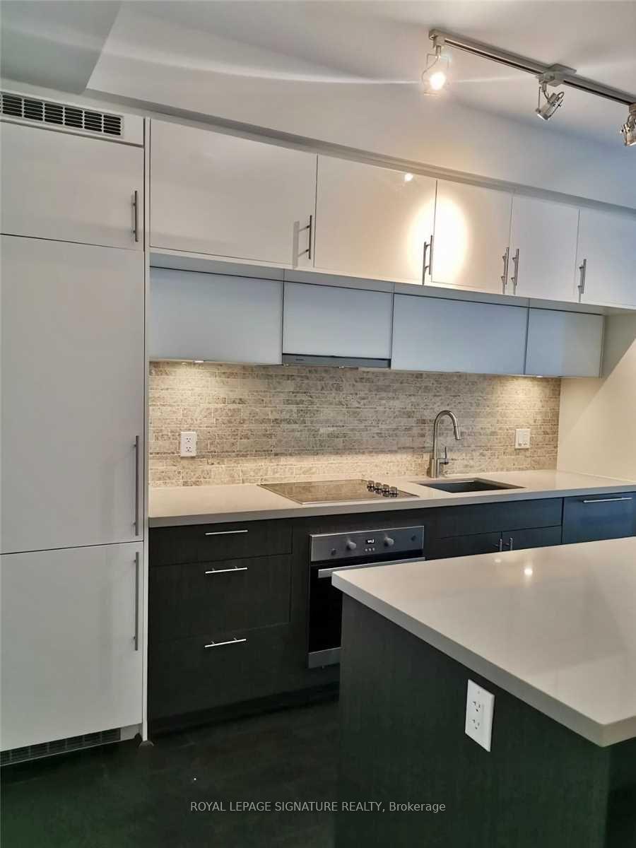 8-mercer-street-toronto-ontario-c12430646