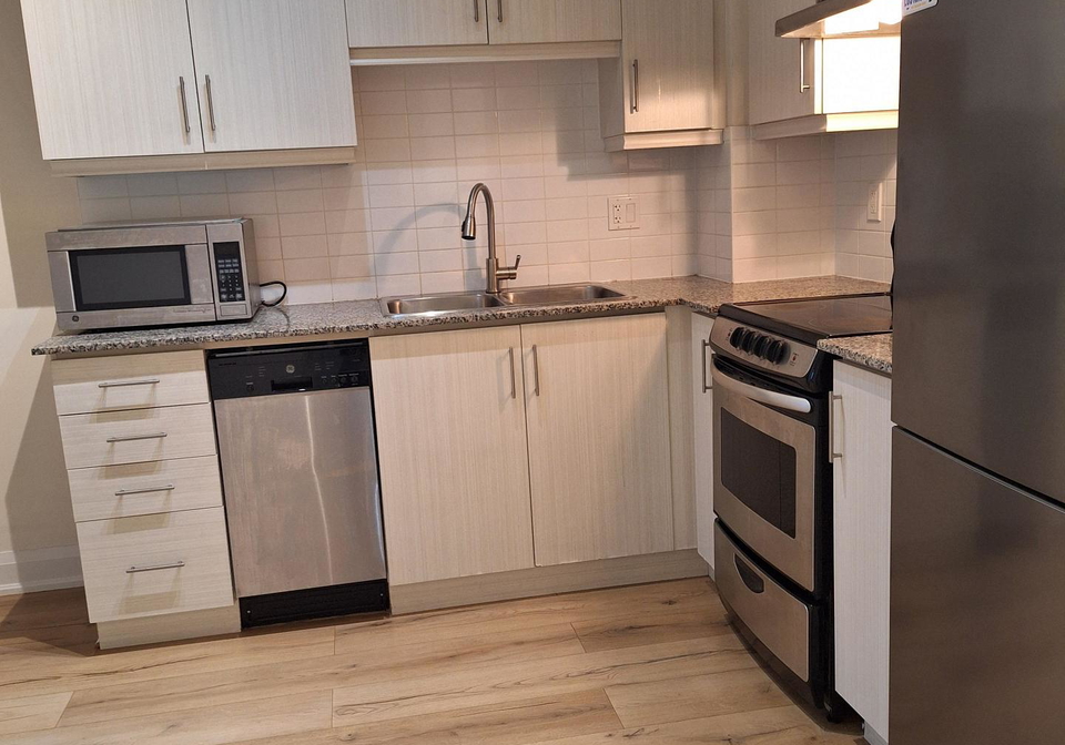 68-canterbury-place-toronto-ontario-c12430773