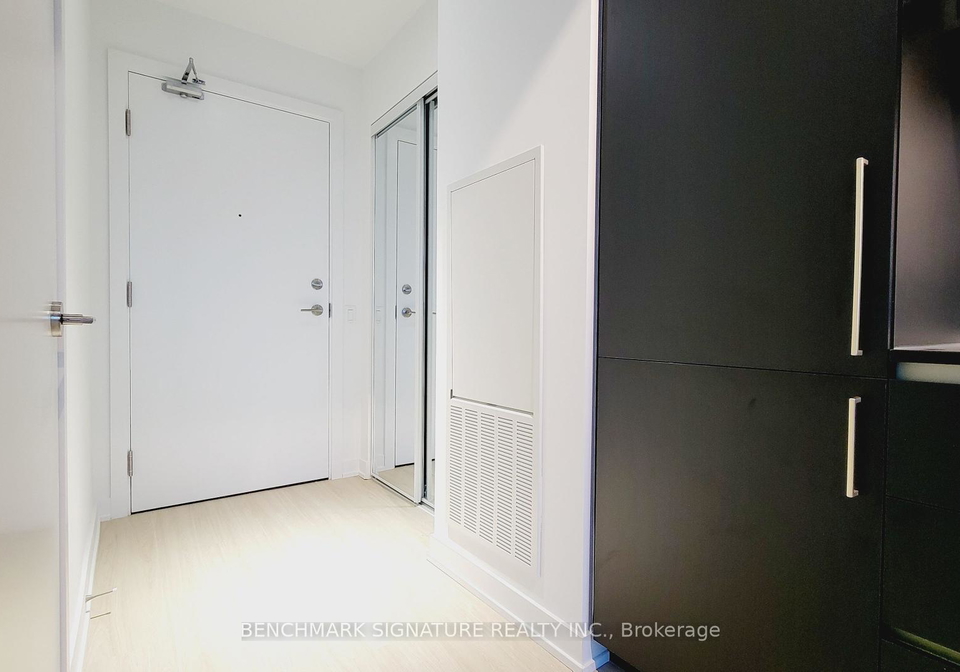 8-wellesley-street-w-toronto-ontario-c12430882
