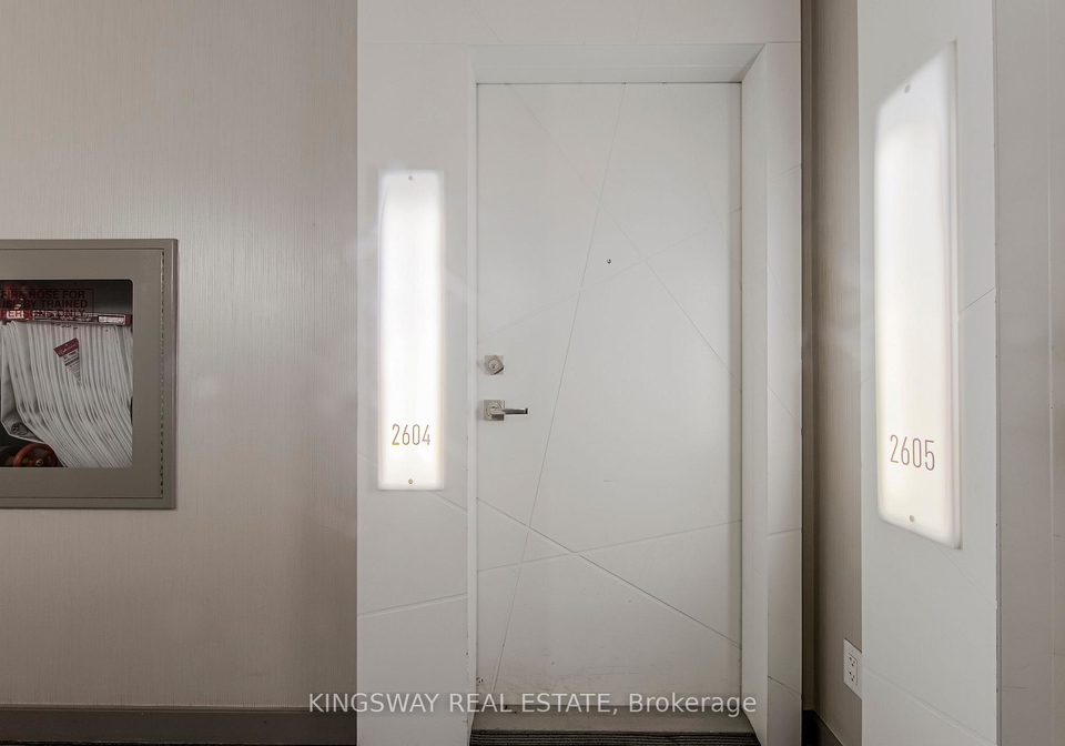 12-york-street-toronto-ontario-c12430921