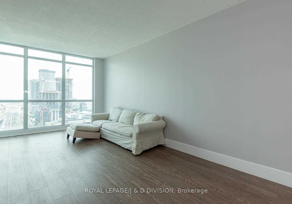 18-yonge-street-toronto-ontario-c12431244