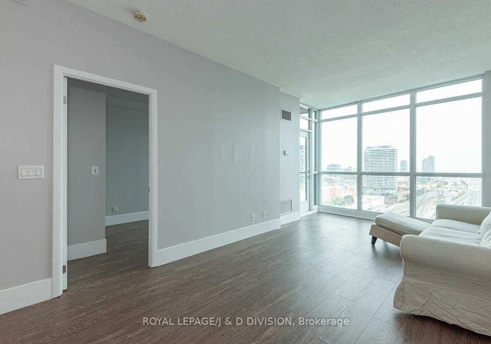 18-yonge-street-toronto-ontario-c12431244