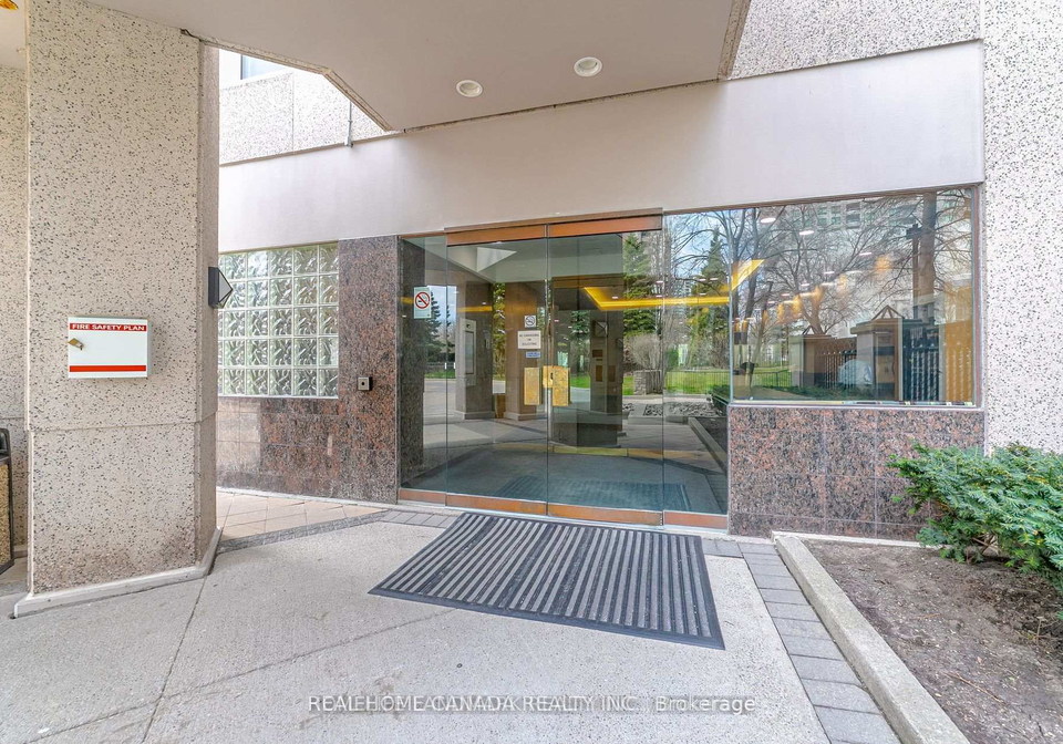 18-hillcrest-avenue-north-york-ontario-c12431394