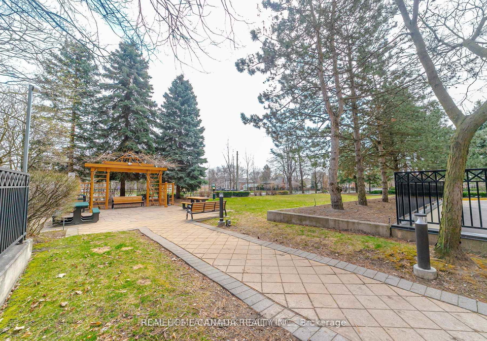 18-hillcrest-avenue-north-york-ontario-c12431394