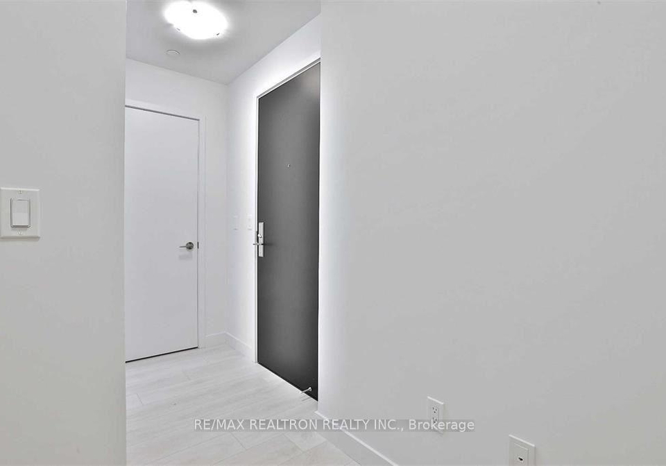 8-eglinton-avenue-e-toronto-ontario-c12431774