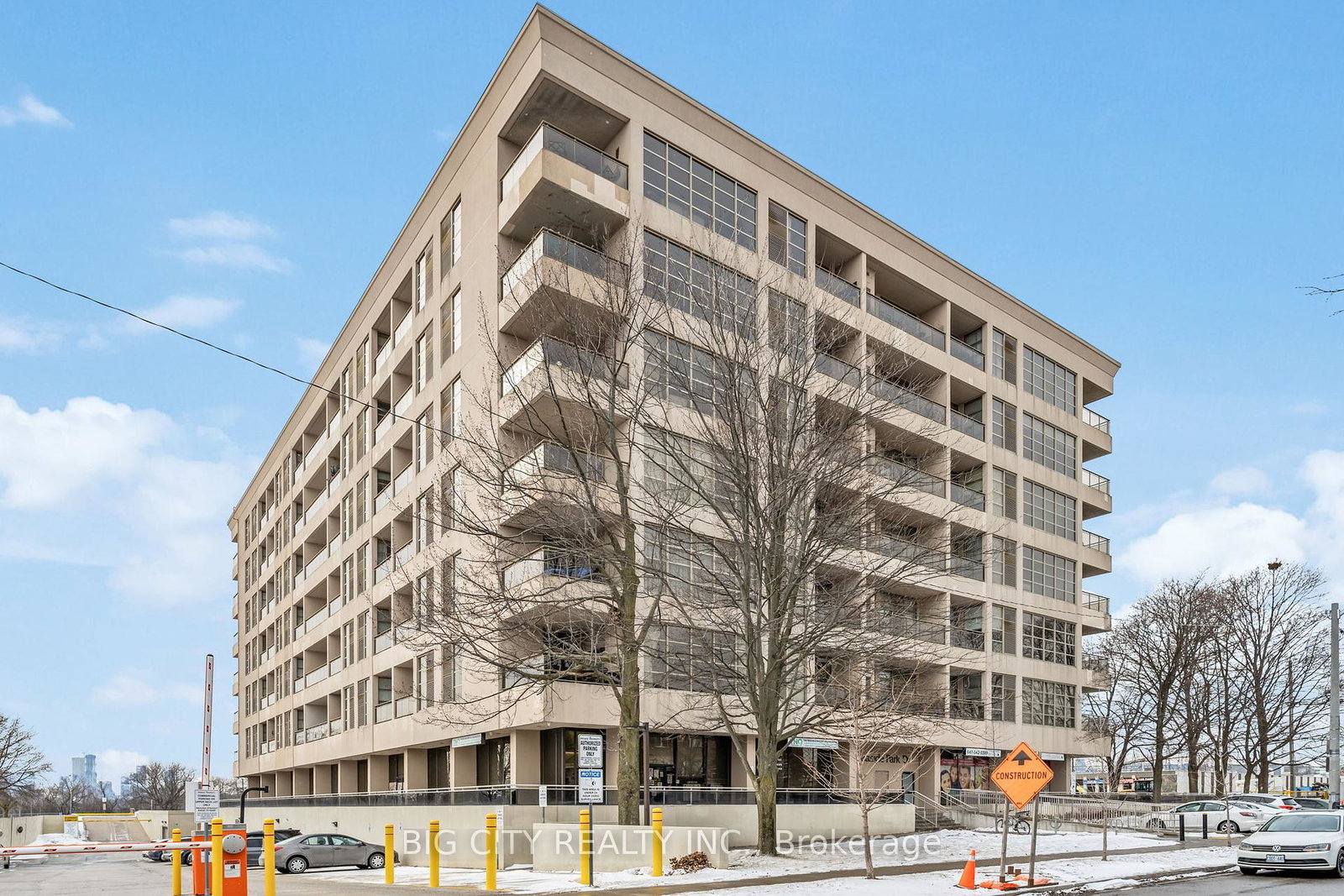 1-leaside-park-drive-east-york-ontario-c12432401