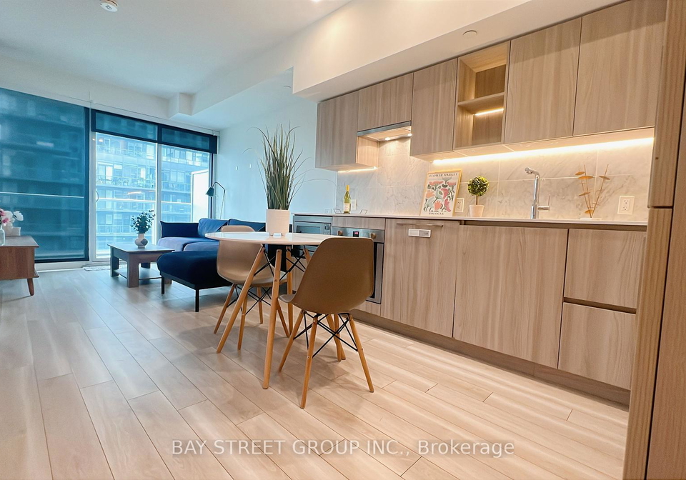 19-bathurst-street-toronto-ontario-c12432986