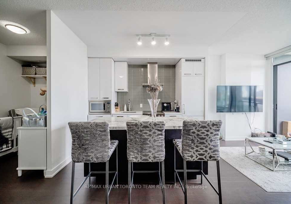 120-bayview-avenue-toronto-ontario-c12432990