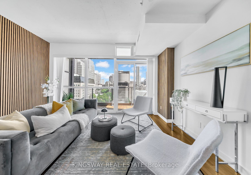 210-simcoe-street-toronto-ontario-c12433105