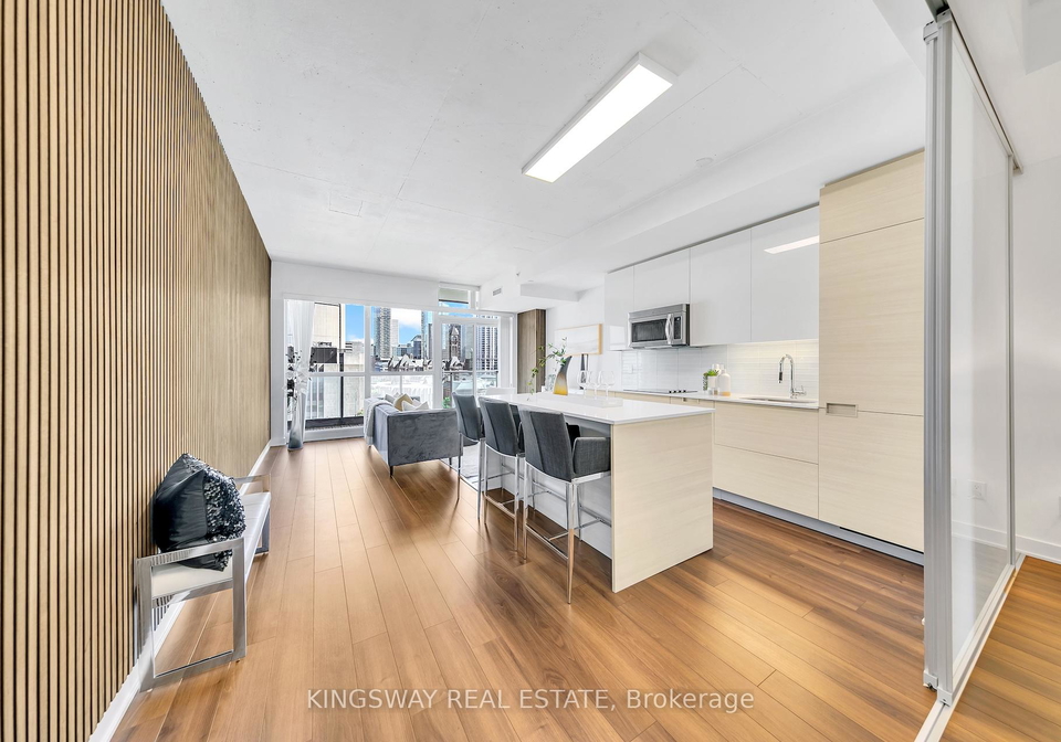 210-simcoe-street-toronto-ontario-c12433105