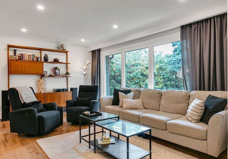 5-versend-drive-north-york-ontario-c12433109