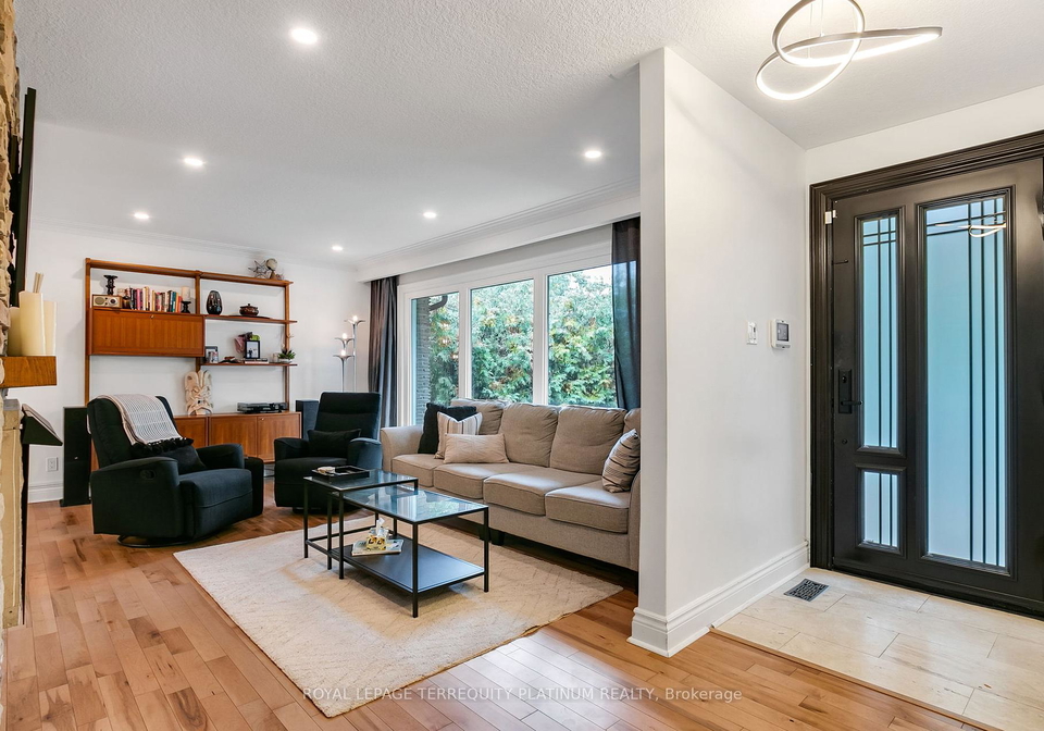 5-versend-drive-north-york-ontario-c12433109